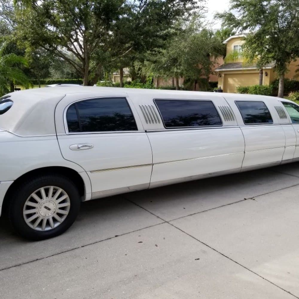 Trusted Limo Company Miami for Luxury Travel &amp; Corporate Events