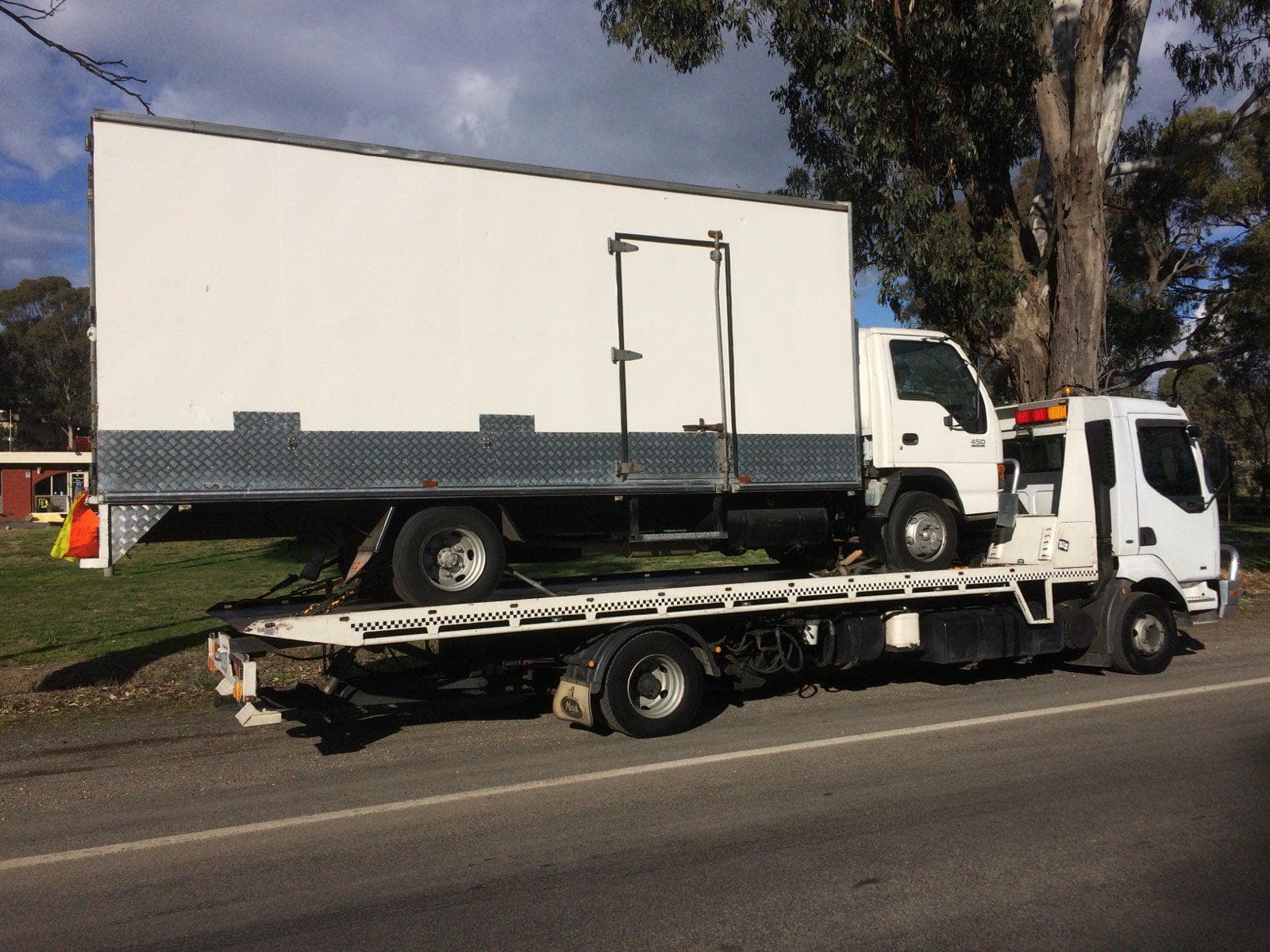 Professional Tow Truck Services in St Albans, Melbourne | One Stop Towing