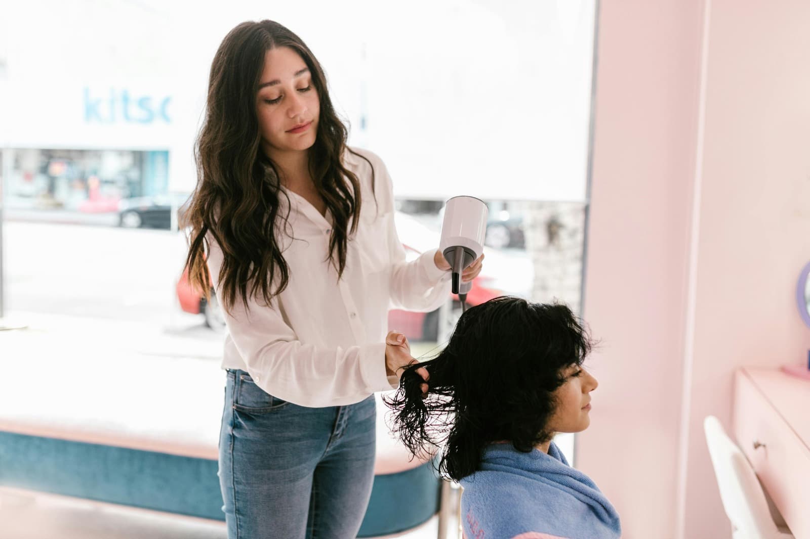 Salon-Inspired Frizzy Hair Dryer for At-Home Styling