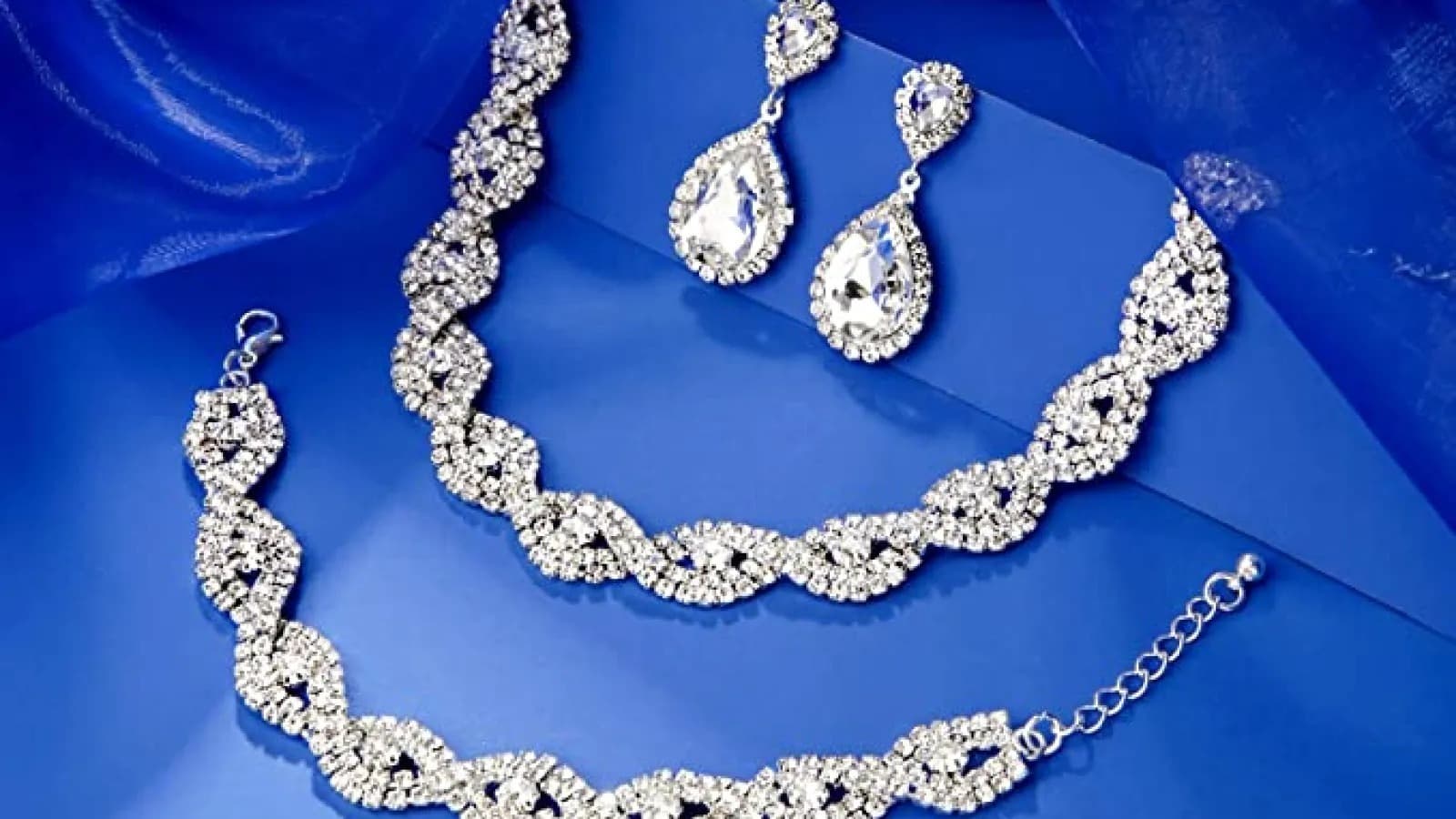 Swiss Smart Luxury Jewellery Crafted in 18ct Gold &amp; Diamonds