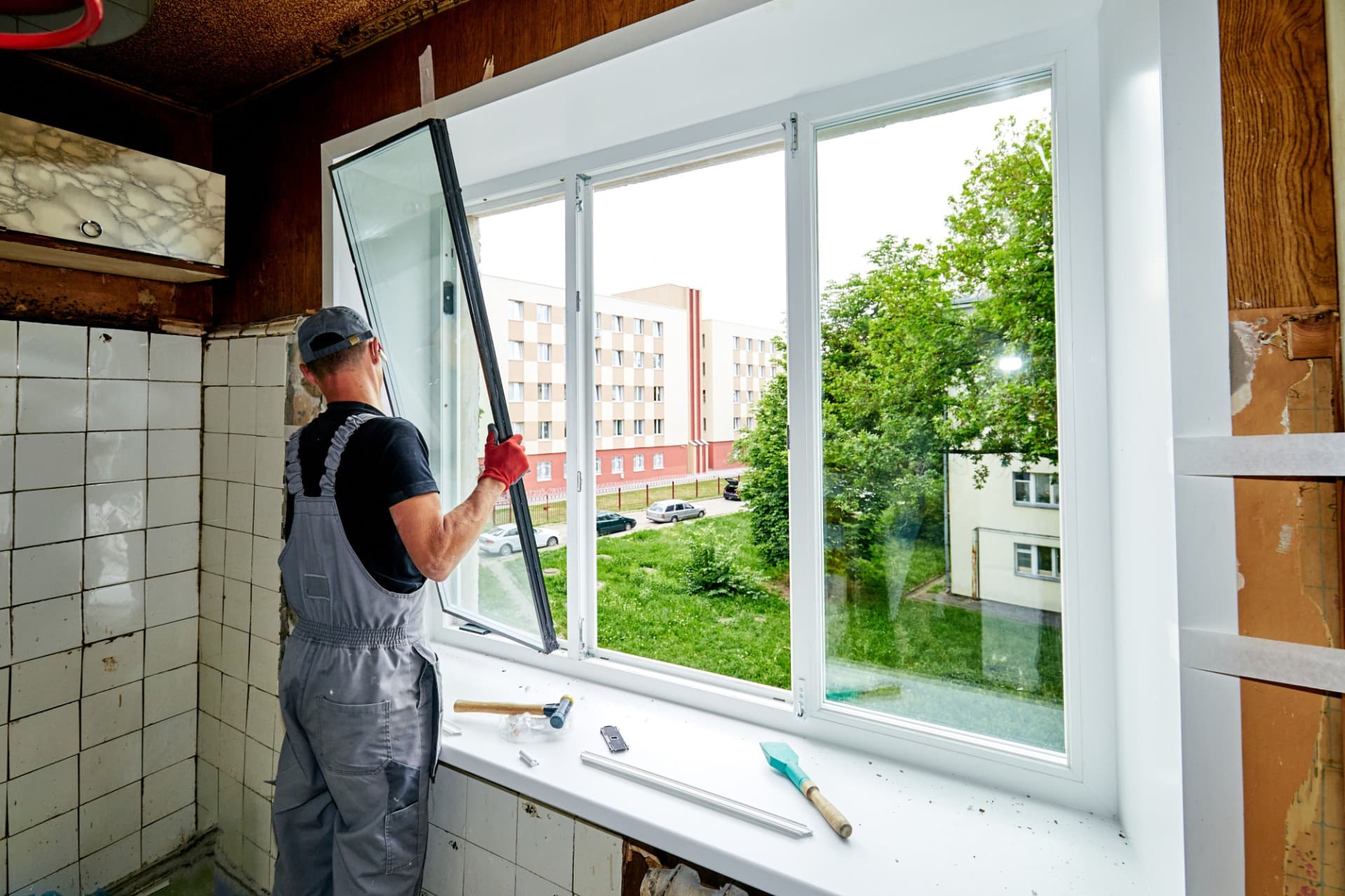 Expert Glass Replacement Services Without Changing Window Design