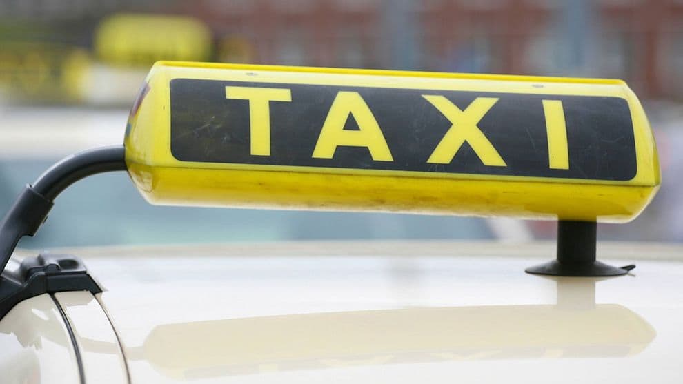 Book Esher Minicabs Online – 24/7 Service Across the UK