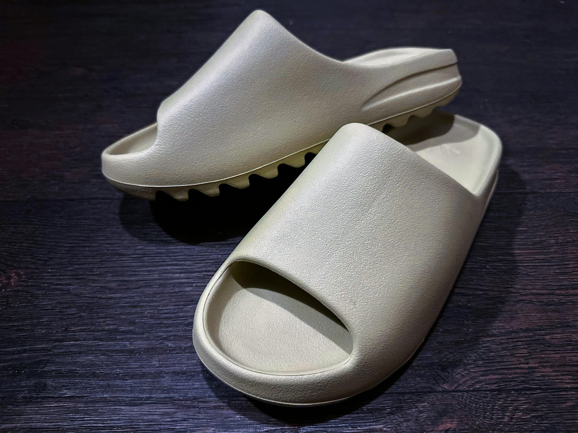 Trendy Wholesale Crocs Shoes for Summer, Beach &amp; Daily Wear