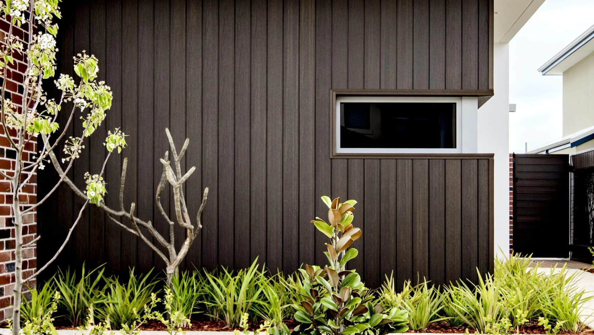 High-Performance Fire-Resistant Composite Wall Panels