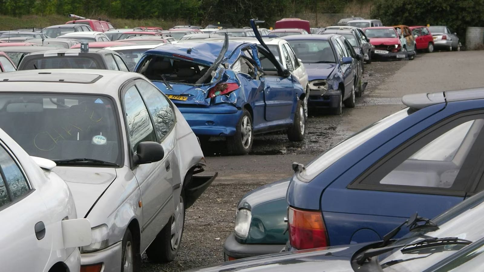 Ontdek de diensten van auto sloperij voor oude auto's