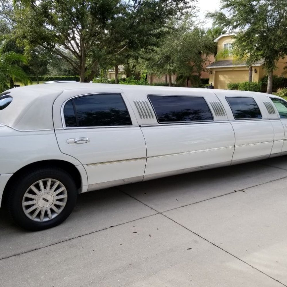 Trusted Limo Company Miami for Luxury Travel & Corporate Events