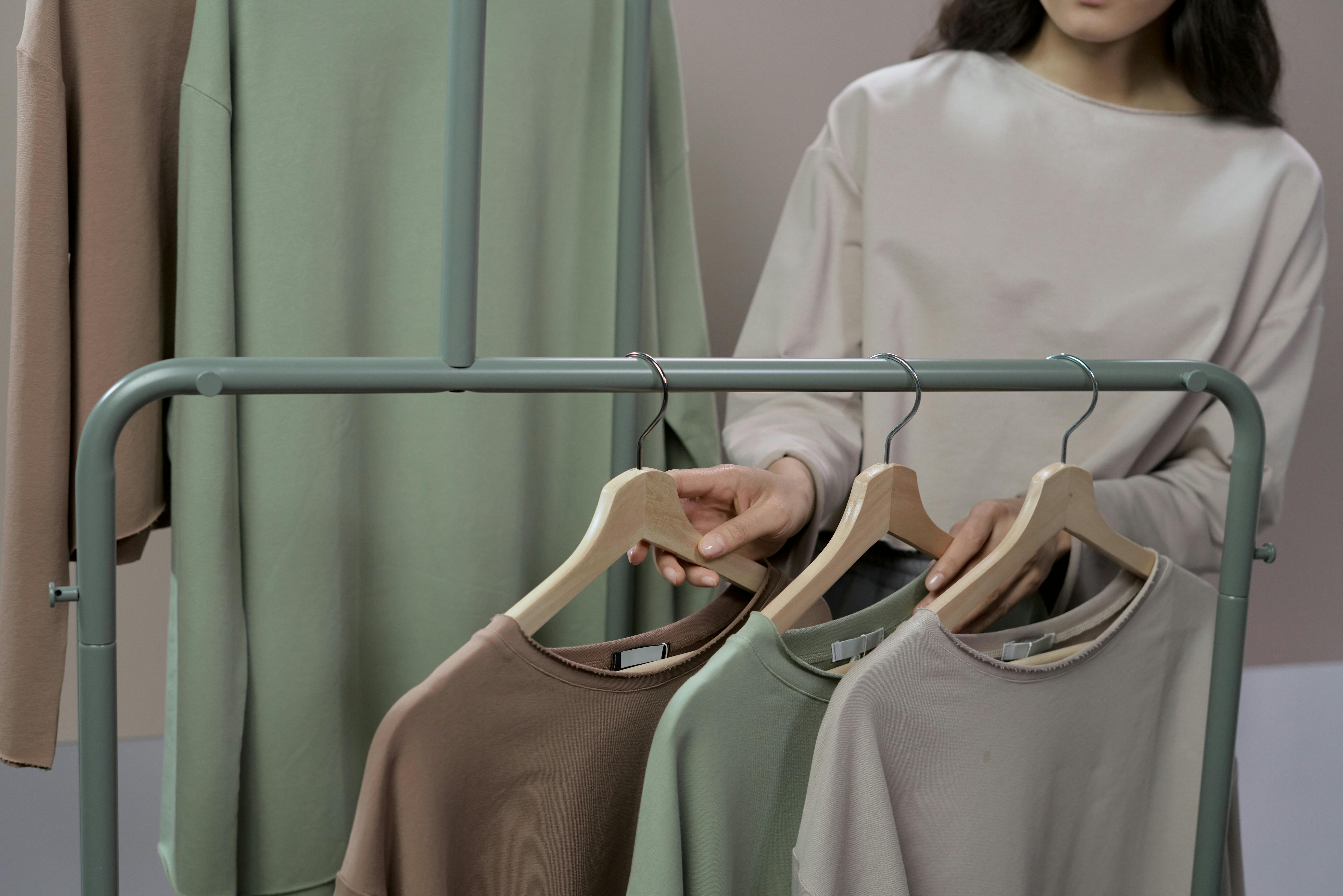 The Best Crew Neck Sweatshirt for Minimalist Outfits
