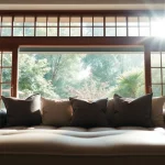 Zanzariere moderne che proteggono da insetti con design elegante in un ambiente raffinato.